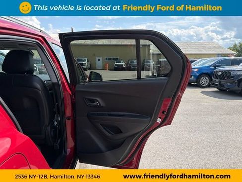 Used 2020 Chevrolet Trax LT w/ Driver Confidence Package AWD/4WD image 35