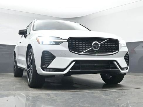 Used 2023 Volvo XC60 B5 Plus image 37