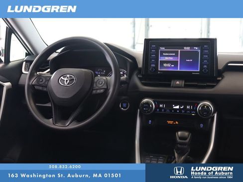 Used 2021 Toyota RAV4 XLE w/ Convenience Package image 4