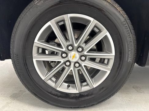 Used 2023 Chevrolet Traverse LT FWD image 32
