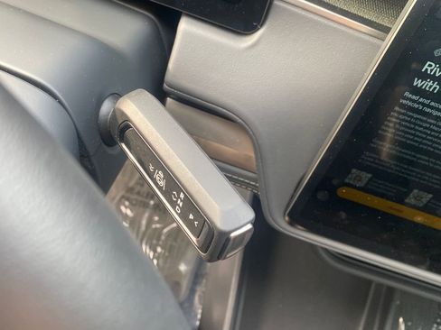 Used 2023 Rivian R1S Adventure image 28