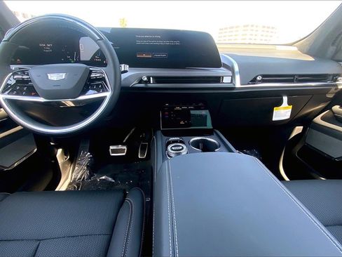 New 2026 Cadillac Vistiq Sport image 7