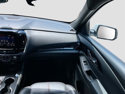 Used 2022 Chevrolet Traverse RS image 24