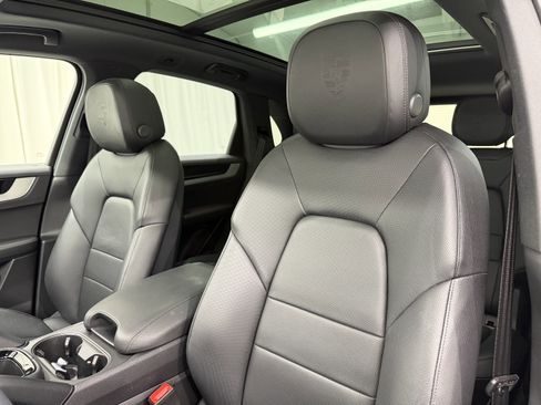 Certified 2025 Porsche Cayenne image 32