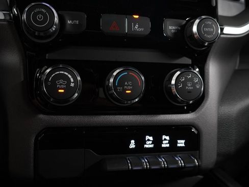 New 2026 RAM 1500 Express AWD/4WD image 17