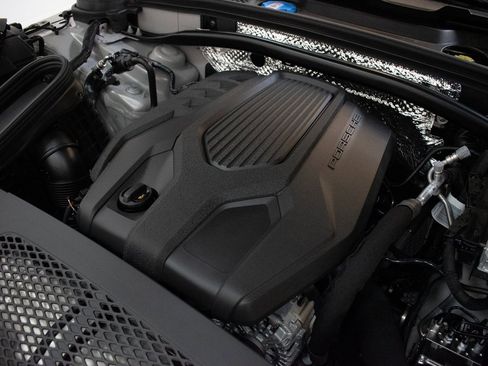 New 2026 Porsche Macan image 18