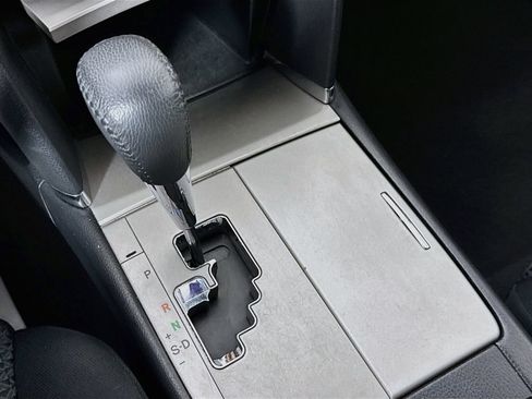 Used 2010 Toyota Camry SE FWD image 18