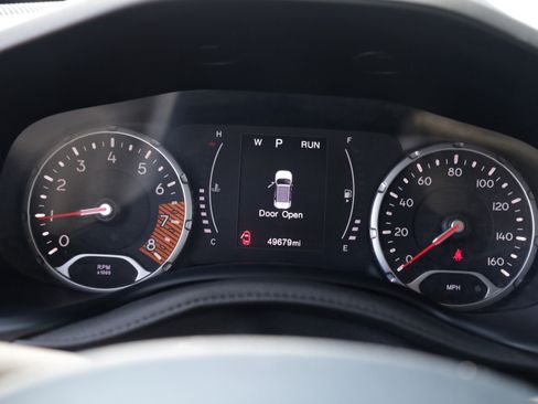 Used 2023 Jeep Renegade Latitude AWD/4WD image 19
