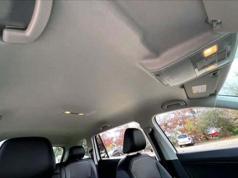 Used 2019 Volkswagen Tiguan SE image 13