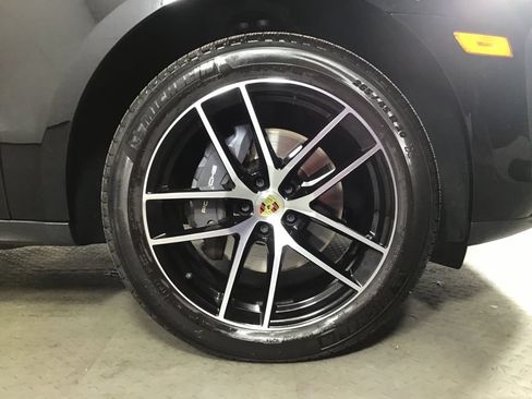 Certified 2026 Porsche Macan AWD/4WD image 14