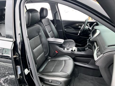 Used 2024 GMC Terrain SLT image 11