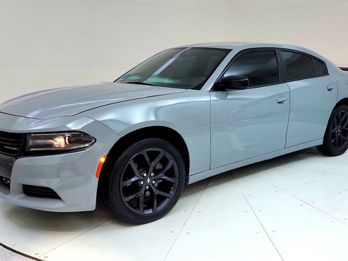 Used 2020 Dodge Charger SXT w/ Blacktop Package RWD image 3