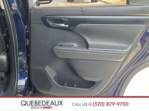 Used 2023 Toyota Highlander XLE FWD image 25