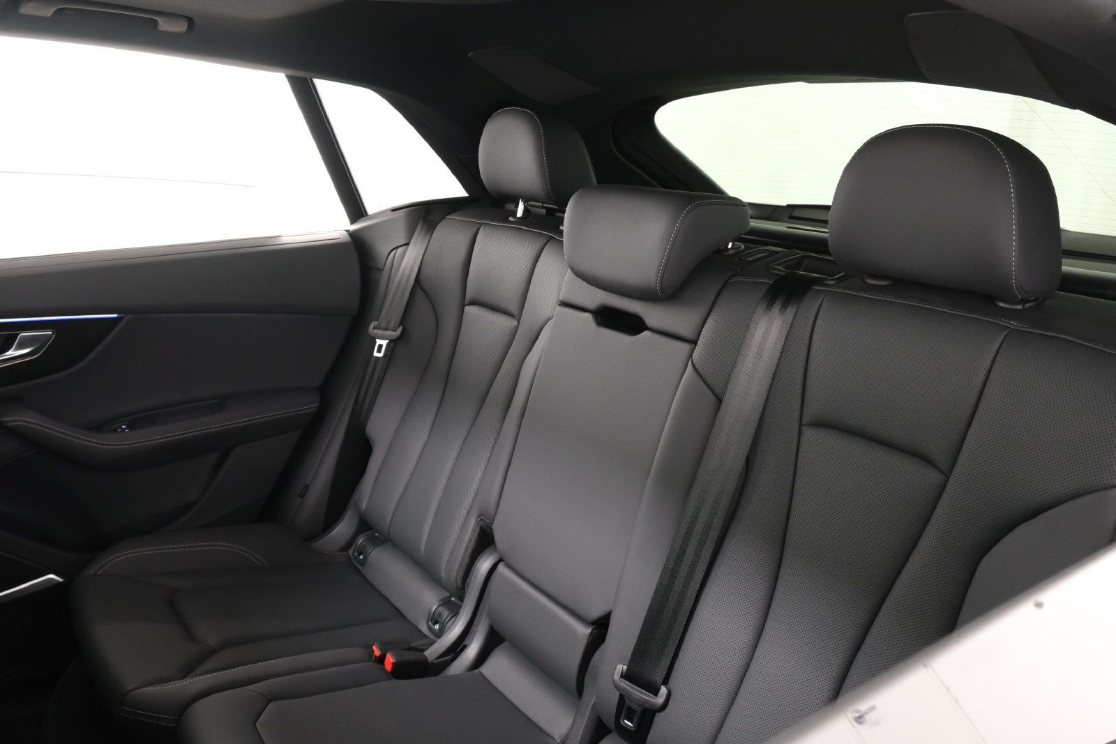 Used 2025 Audi Q8 Premium Plus AWD/4WD image 32