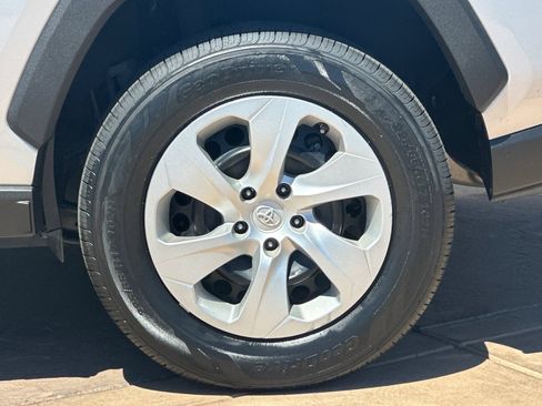 Certified 2019 Toyota RAV4 LE w/ Carpet Mat Package FWD image 31