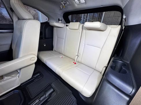 Certified 2024 Toyota Highlander Platinum AWD/4WD image 48