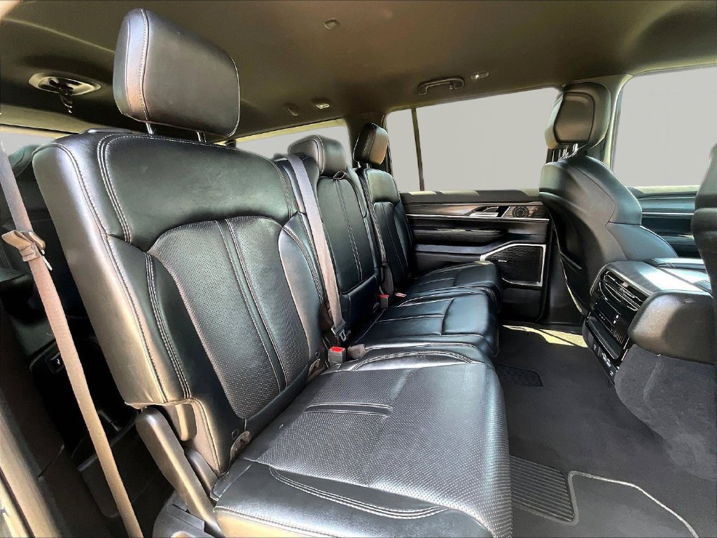 Used 2024 Jeep Wagoneer L Series III w/ Flexible Seating Group AWD/4WD image 28