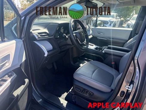 Used 2025 Toyota Sienna XLE FWD image 7