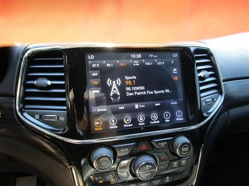 Used 2019 Jeep Grand Cherokee Altitude AWD/4WD image 15