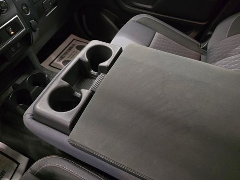 Used 2022 Nissan Titan S image 27