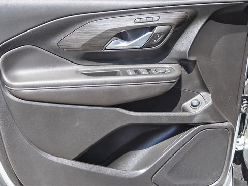 Used 2022 GMC Terrain SLT image 21