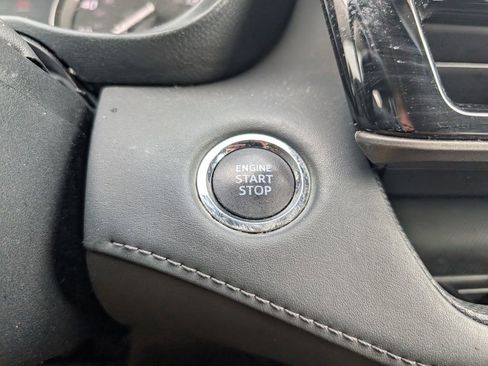 Used 2022 Toyota Highlander XLE image 22