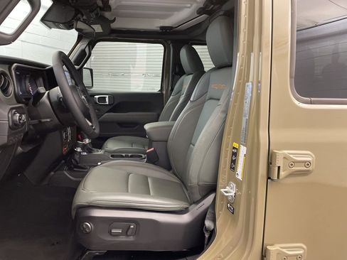 New 2025 Jeep Gladiator Mojave w/ Convenience Group image 16