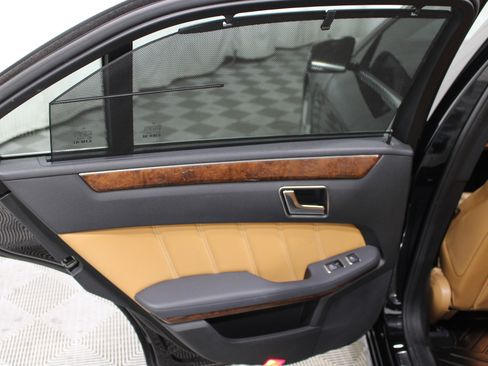 Used 2012 Mercedes-Benz E 350 4MATIC Sedan image 23