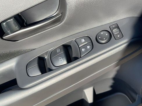 New 2025 Nissan Kicks Play S image 13