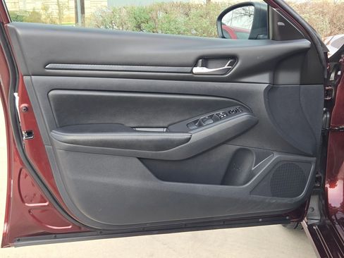 Certified 2025 Nissan Altima 2.5 SV image 11