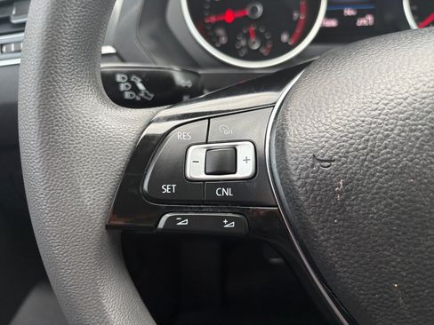 Used 2018 Volkswagen Tiguan S image 16