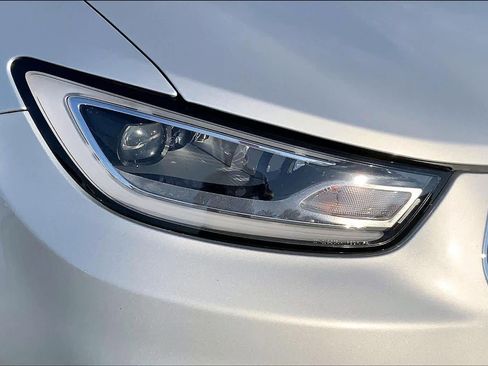 Used 2024 Chrysler Pacifica Touring-L FWD image 26