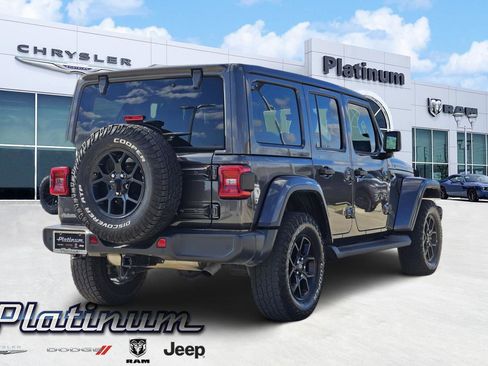 Used 2021 Jeep Wrangler Unlimited Sahara image 5