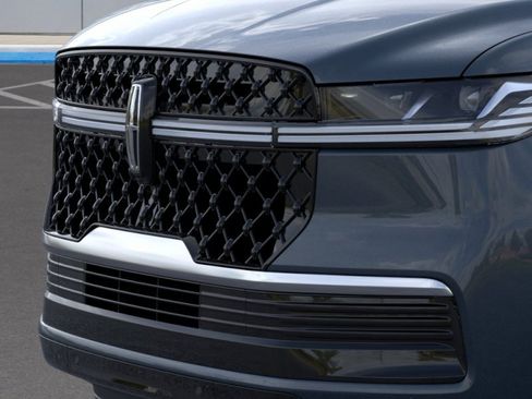 New 2026 Lincoln Navigator Reserve w/ Jet Appearance Package AWD/4WD image 17