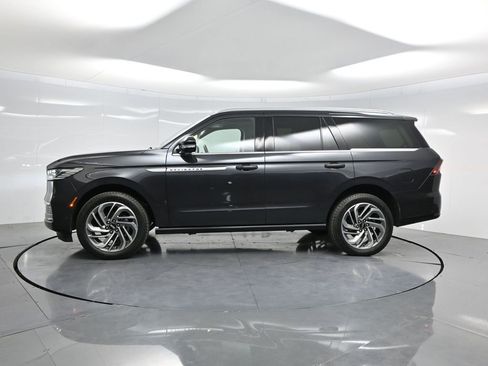 Used 2025 Lincoln Navigator Reserve image 37