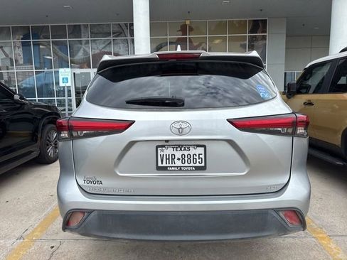 Used 2023 Toyota Highlander XLE FWD image 7