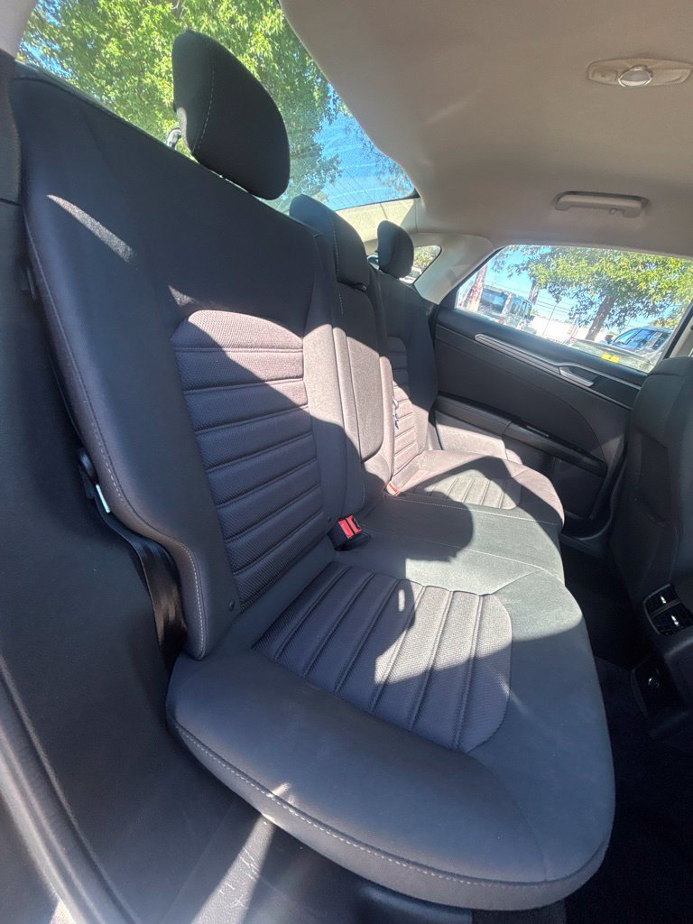 Used 2017 Ford Fusion SE FWD image 18