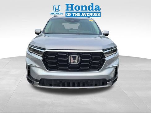 Used 2023 Honda Pilot Touring image 2