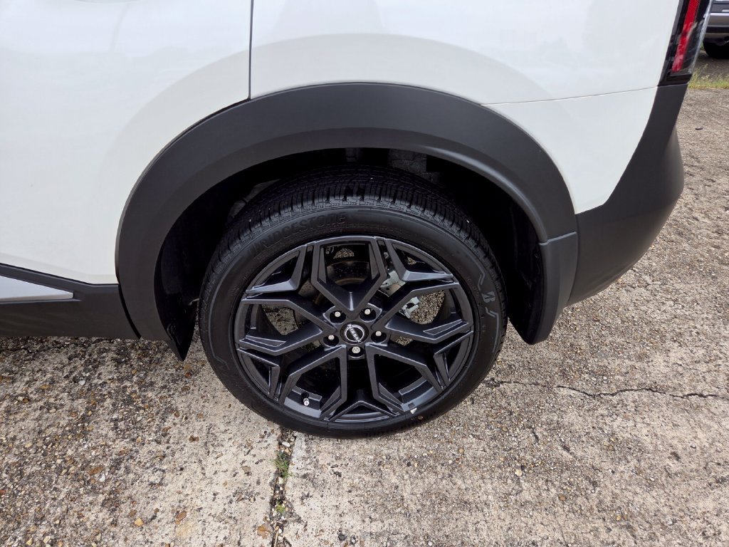 Used 2026 Nissan Kicks SR FWD image 25