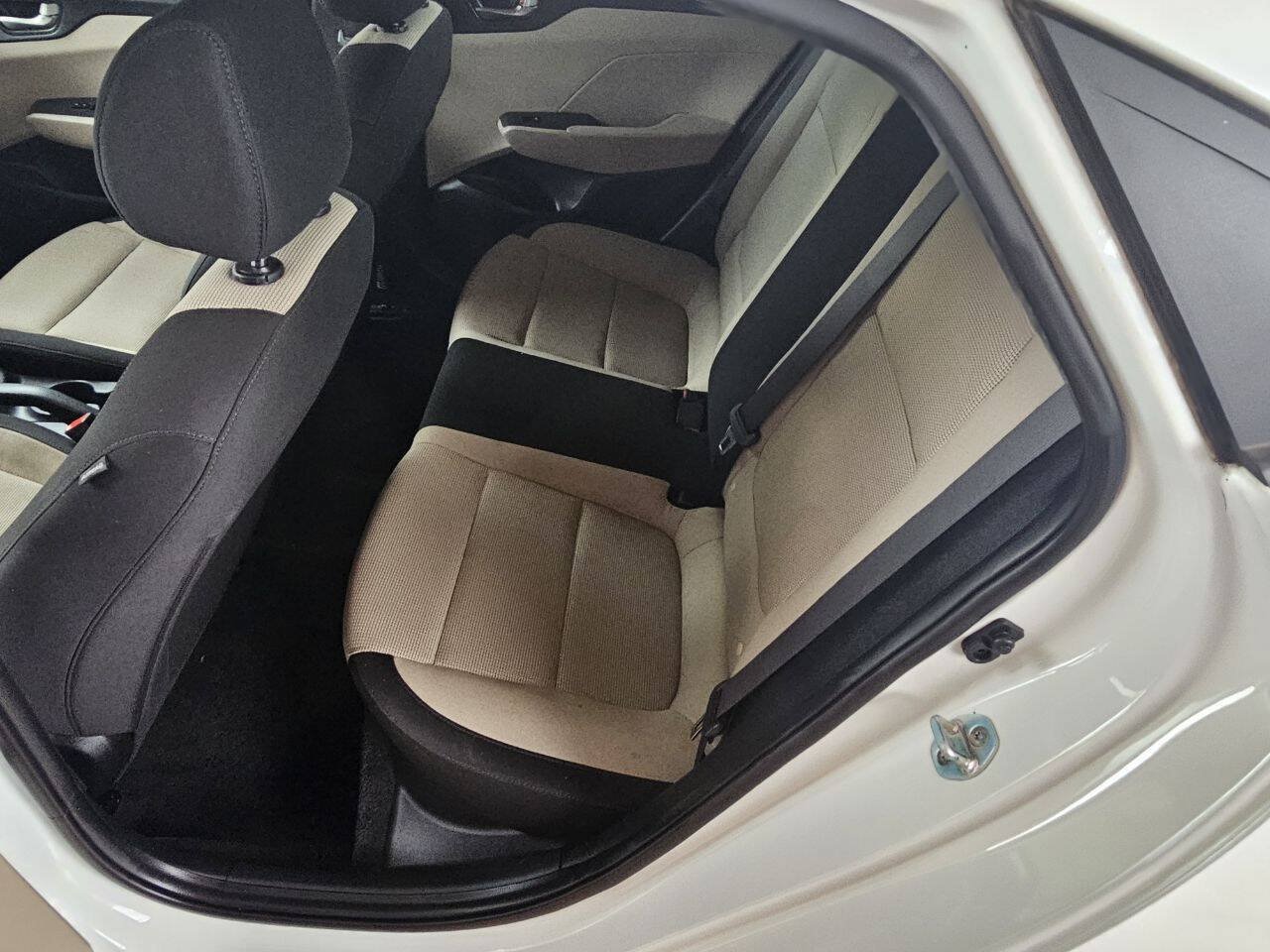 Used 2019 Hyundai Accent SE FWD image 10