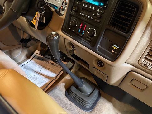 Used 2003 Chevrolet Silverado 3500 LS image 42