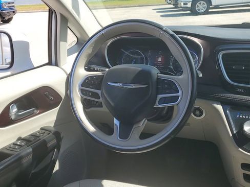 Used 2020 Chrysler Pacifica Limited image 20
