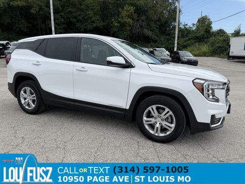 Used 2024 GMC Terrain SLE FWD image 1