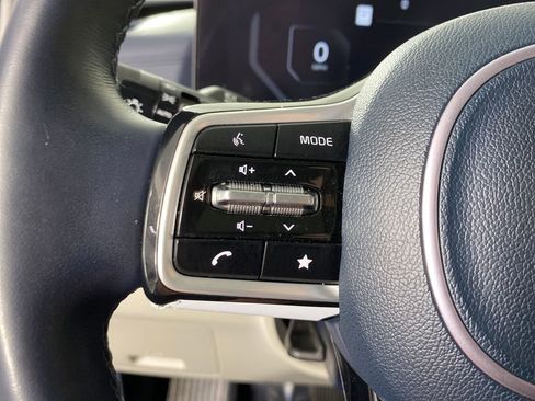 Used 2025 Kia Carnival SX Prestige image 15