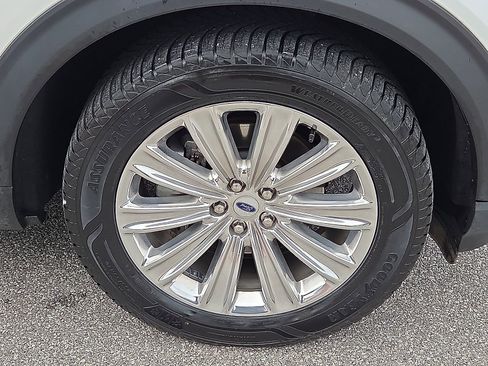 Certified 2022 Ford Explorer Limited w/ Limited Technology Package AWD/4WD image 7