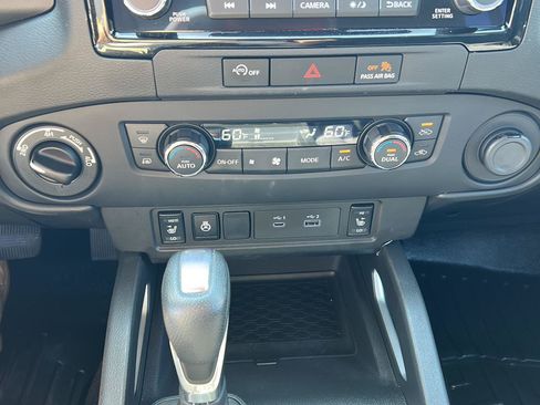 Used 2024 Nissan Frontier SV AWD/4WD image 13