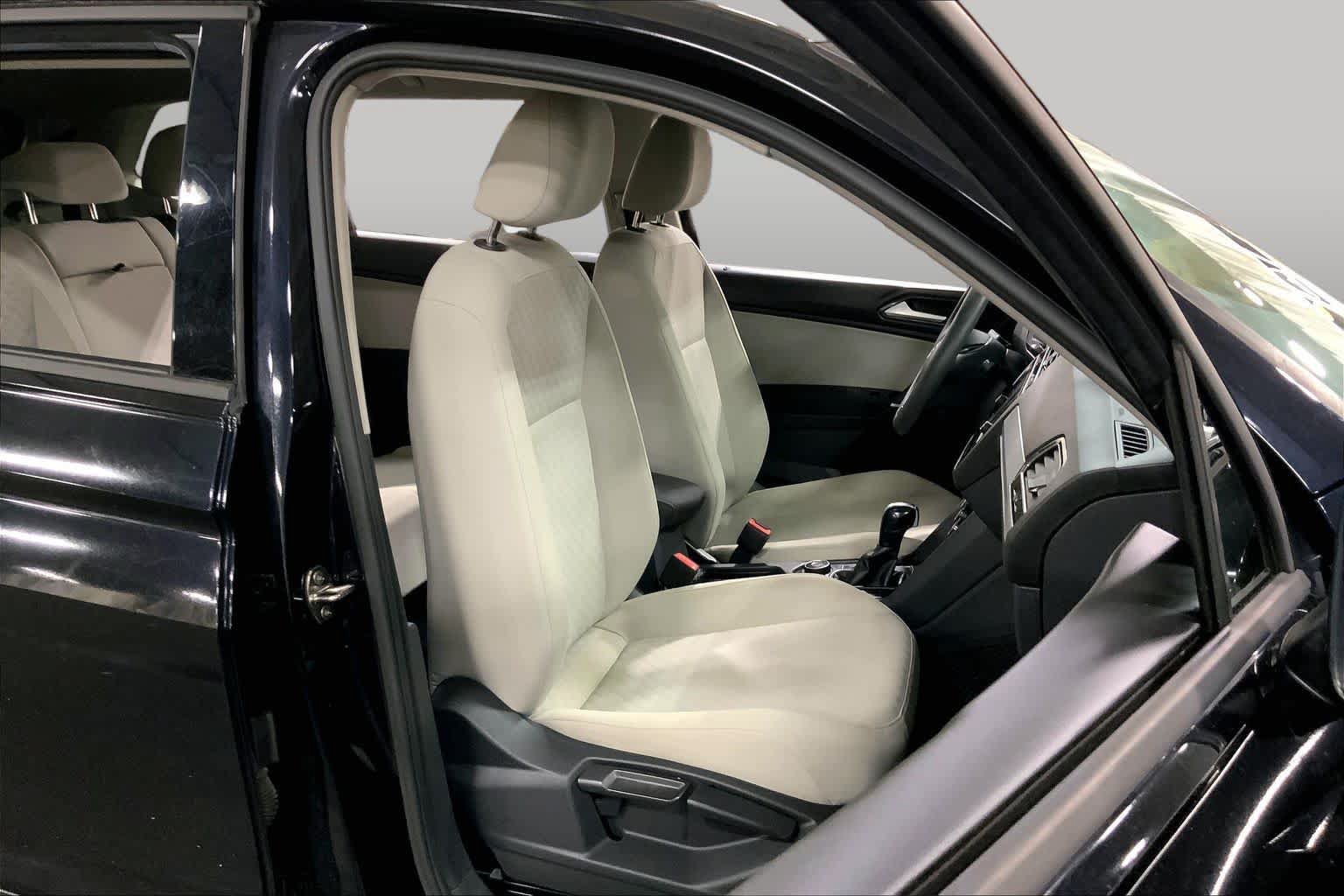 Used 2018 Volkswagen Tiguan S w/ 3rd Row Seat Package AWD/4WD image 9