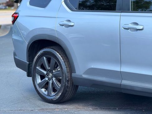 Used 2025 Honda Pilot Sport image 9