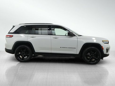 Used 2024 Jeep Grand Cherokee Limited w/ Luxury Tech Group II AWD/4WD image 6