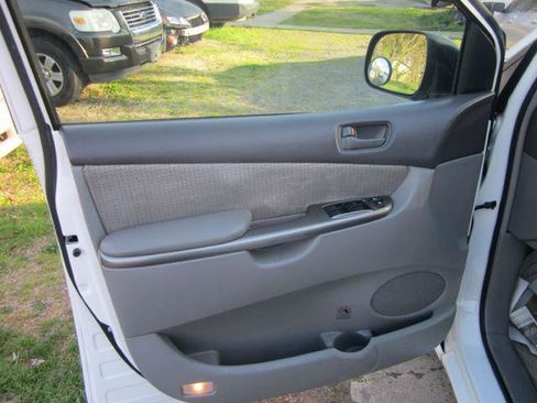 Used 2008 Toyota Sienna CE image 11